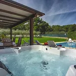 In With Swimming Pool Vila