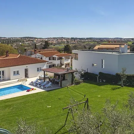 Villa In Pula With Swimming Pool Pula