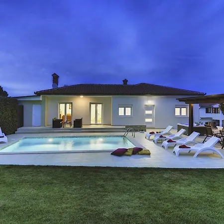 Villa In With Swimming Pool *
