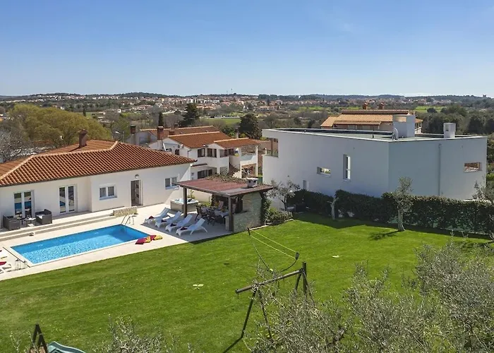 Villa In Pula With Swimming Pool Pula