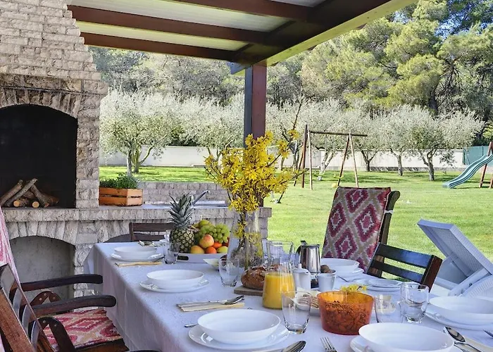 In Pula With Swimming Pool