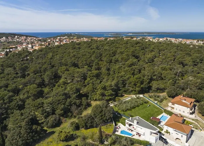 In Pula With Swimming Pool Villa