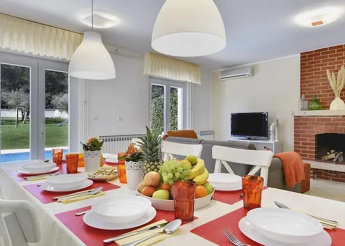 In Pula With Swimming Pool Villa