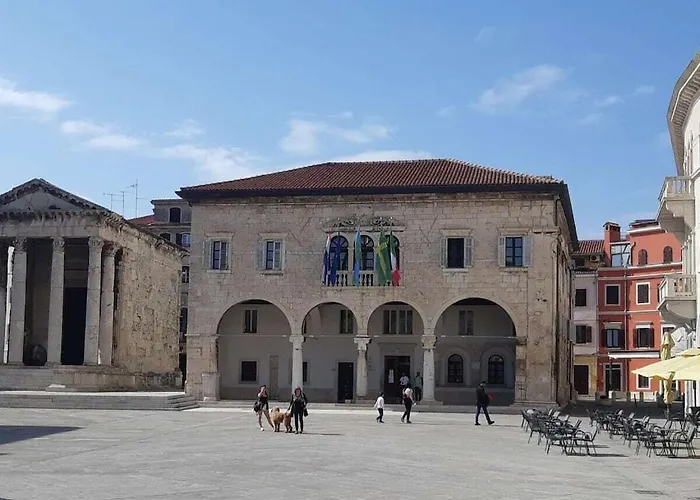 In Pula With Swimming Pool * Pula