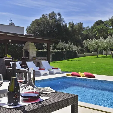 Villa In With Swimming Pool