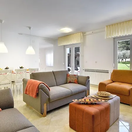 Villa In With Swimming Pool *