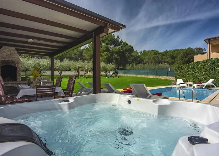 In Pula With Swimming Pool Villa