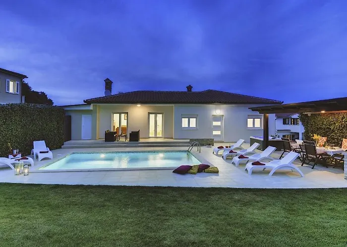 Villa In With Swimming Pool *