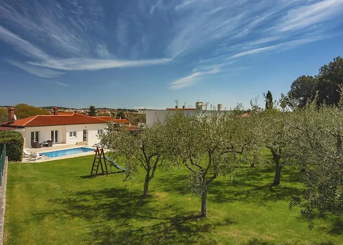 In With Swimming Pool Villa Pula