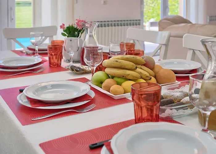 Villa In Pula With Swimming Pool