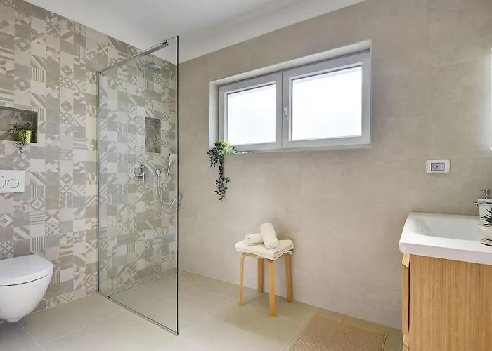 Villa In With Swimming Pool *