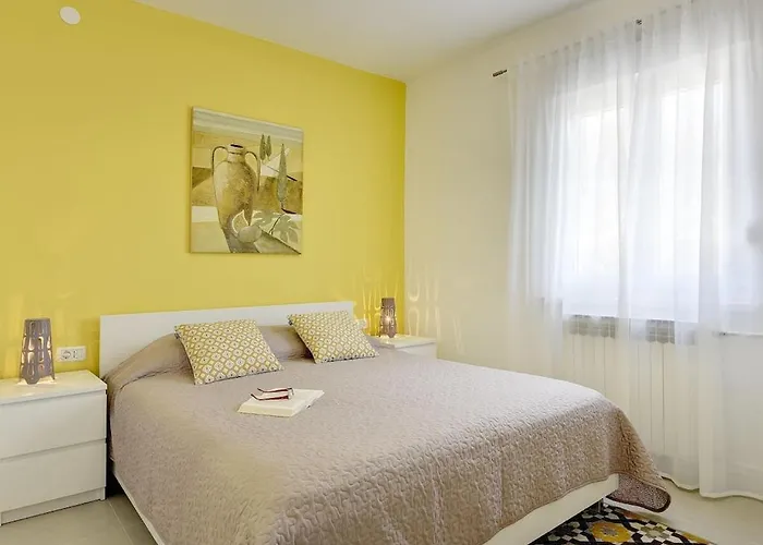 In Pula With Swimming Pool * Póla