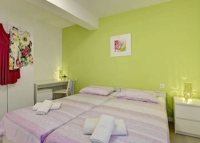 In With Swimming Pool Villa *