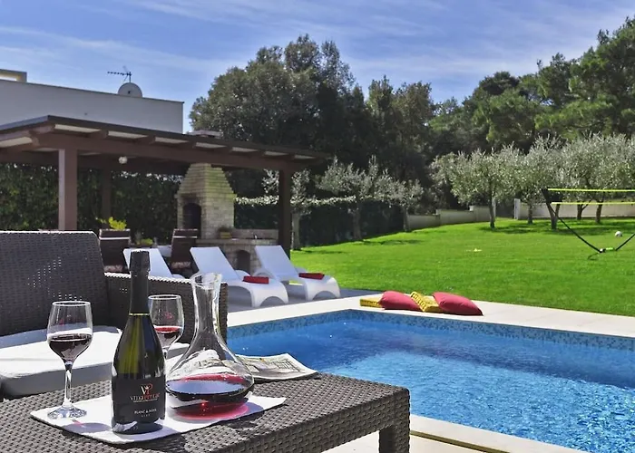 Villa In With Swimming Pool